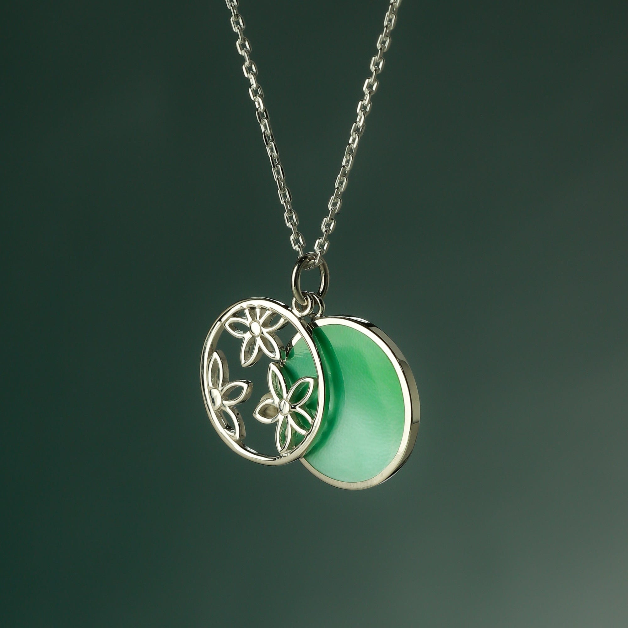 Boma Jewelry Daisy Flower Pendant with Sliding Green Mother of Pearl Stone Pendant Necklace